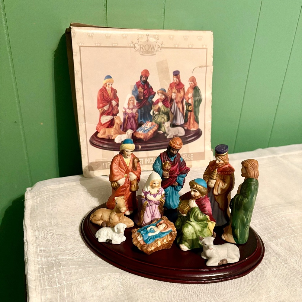 Vintage Crown Accents 11PC Nativity Set with Wood Base Holiday Christmas Set